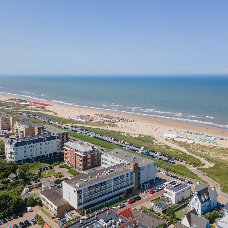 Aan de kust vergaderen